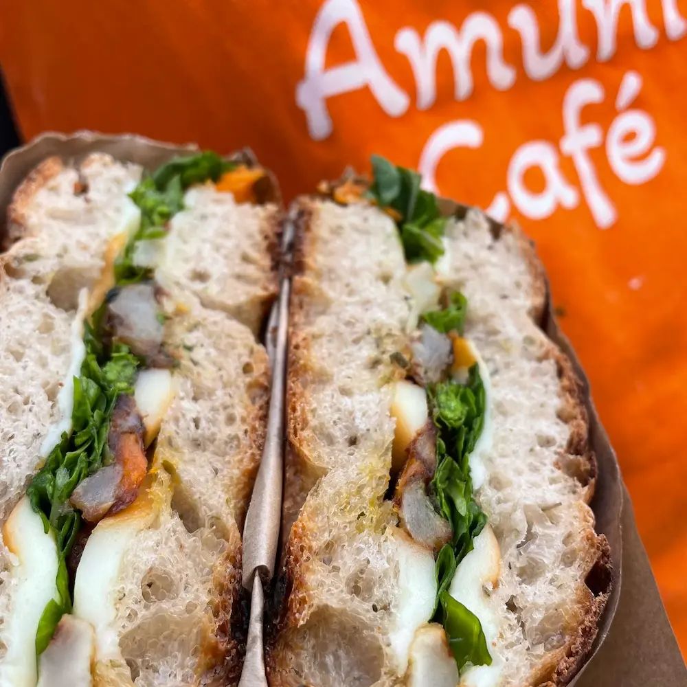 Amuni Café